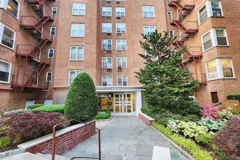 209-20 18th Ave #5E, New York, NY 11360