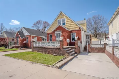 49-58 Utopia Pkwy, New York, NY 11365