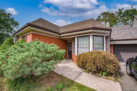 52 Admirals Dr E, Bay Shore, NY 11706