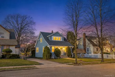 3539 Park Ave, Wantagh, NY 11793