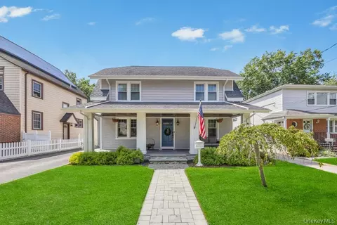 14 Lenox Ave, Lynbrook, NY 11563
