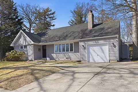 2171 Seneca Dr S, Merrick, NY 11566