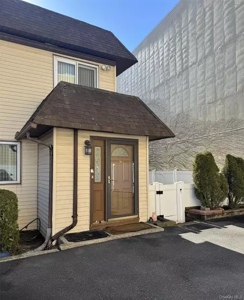 88 E Valley Stream Blvd #9, Valley Stream, NY 11580