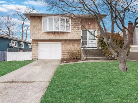 715 Mccall Ave, West Islip, NY 11795