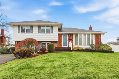 48 Eastfield Ln, Melville, NY 11747