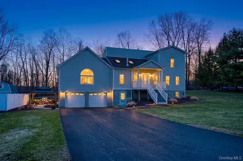 12 Jay Ln, East Fishkill, NY 12533