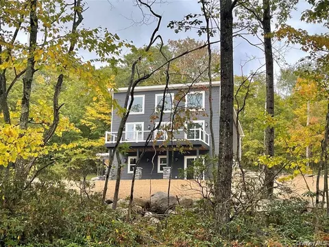 330 Vista Maria Rd, Pine Bush, NY 12566