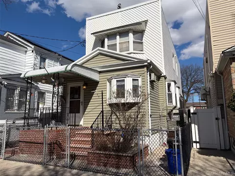 9535 94th St, New York, NY 11416