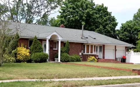 55 Brixton Rd S, West Hempstead, NY 11552