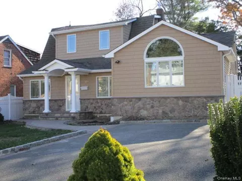 15 Walters Ave, Syosset, NY 11791