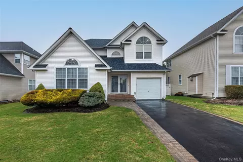 161 Cranberry Ct, Melville, NY 11747