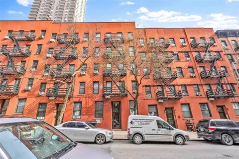 211 E 88 St #2A, New York, NY 10128