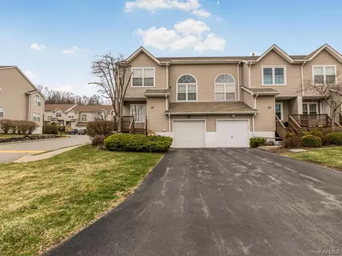 601 Crab Apple Ln, New Windsor, NY 12553