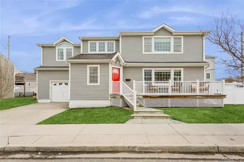 84 Barnes St, Long Beach, NY 11561