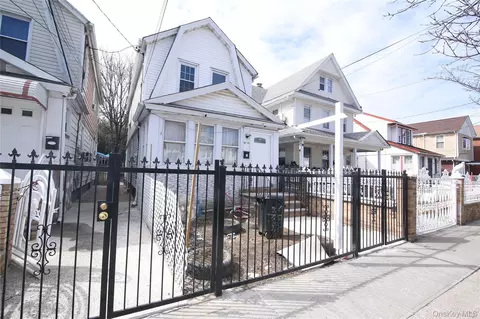 9118 173rd St, Jamaica, NY 11432