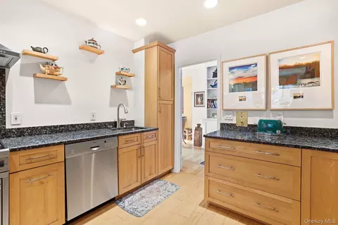Kitchen - 16 Rockledge Ave #2E2, Ossining, NY 10562 photo 3 of 5