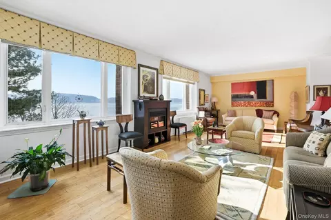Living - 16 Rockledge Ave #2E2, Ossining, NY 10562 photo 5 of 13