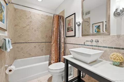 Bath - 16 Rockledge Ave #2E2, Ossining, NY 10562 photo 2 of 2