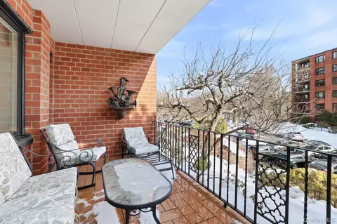 Exterior - 16 Rockledge Ave #2E2, Ossining, NY 10562 photo 2 of 4