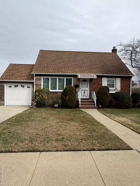 118 Carol Rd, East Meadow, NY 11554