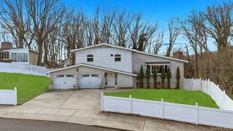 14 Sloane Ave, Staten Island, NY 10306