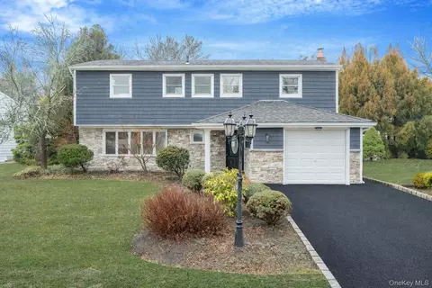 12 Crabapple Ln, Commack, NY 11725