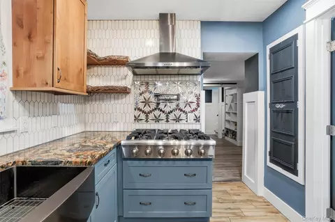 Entry Way - 24 Mountain Rd, Cornwall On Hudson, NY 12520 photo 1 of 1