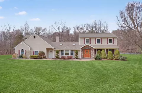 131 Eleanor Dr, Mahopac, NY 10541