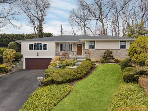 60 Ridge Dr, Plainview, NY 11803