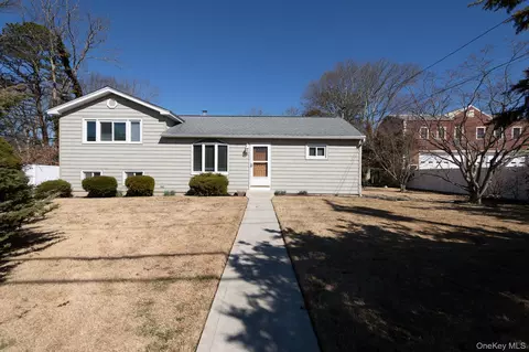 341 Manhattan Blvd, Islip Terrace, NY 11752