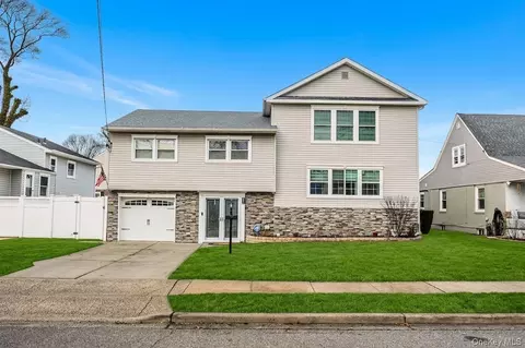 495 Russell St, Baldwin, NY 11510