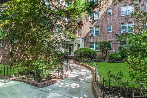 34-49 81st St #2R, New York, NY 11372