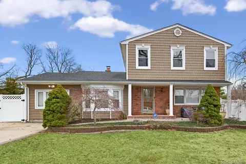 11 Dorchester Dr, Coram, NY 11727