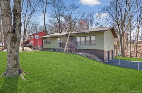 32 Sachson Pl, Wappinger, NY 12590