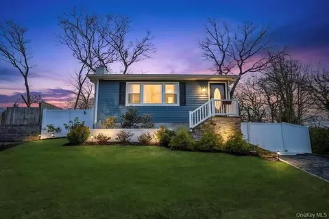 16 Jerome Rd, Sound Beach, NY 11789