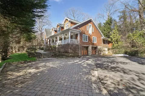 39 Cherry Ln, Syosset, NY 11791