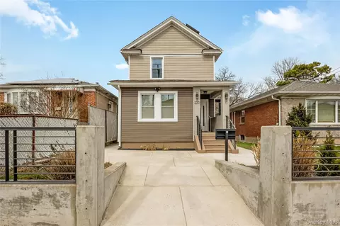 22011 139th Ave, Laurelton, NY 11413