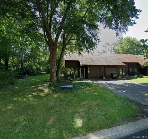 65 Castile Dr, Fredonia, NY 14063
