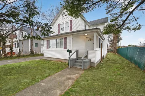 21 Maple Ave, Port Jefferson Station, NY 11776