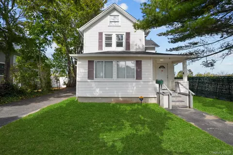 21 Maple Ave, Port Jefferson Station, NY 11776