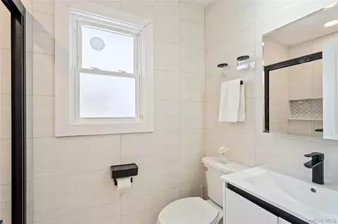 Bath - 36 Stauber Dr, Plainview, NY 11803 photo 1 of 5