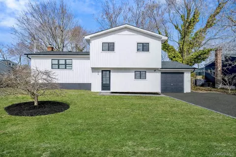 28 Nadel Dr, Riverhead, NY 11901