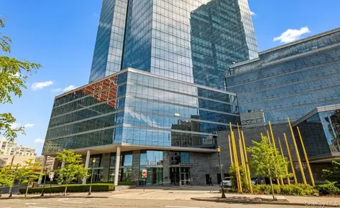 5 Renaissance Sq #PH 3E, White Plains, NY 10601