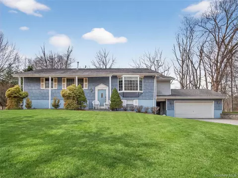 15 Victoria Dr, Ramapo, NY 10901
