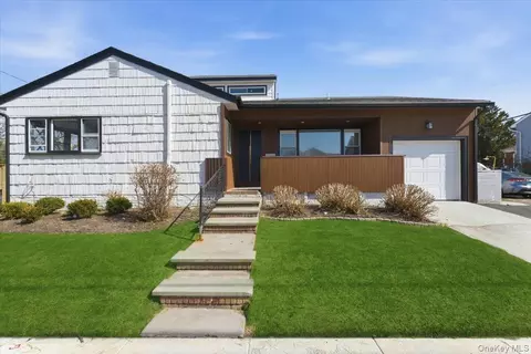 1895 Park St, Atlantic Beach, NY 11509