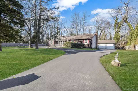 125 Lower Sheep Pasture Rd, Setauket, NY 11733