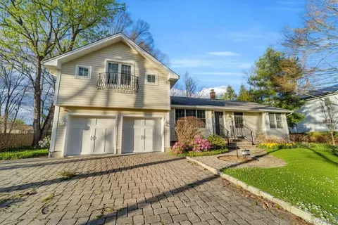 4 Iroquois Ave, Orangetown, NY 10964