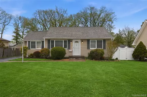 112 Noel Dr, Centereach, NY 11720