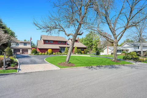 9 Artisan Ave, Huntington, NY 11743