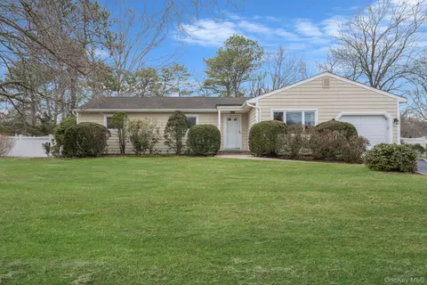 12 Stewart Cir, Centereach, NY 11720